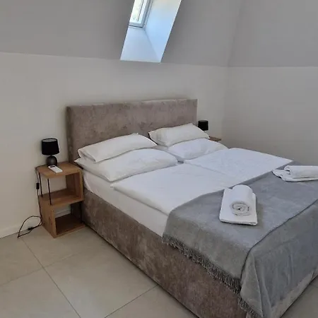 מלון דירות Apartmanovy Dom Grand - Contactless Check In 3*